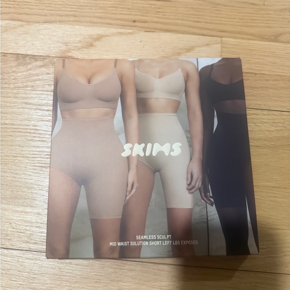 SKIMS Seamless Sculpt Mid Waist Solution Short - Nude Trio